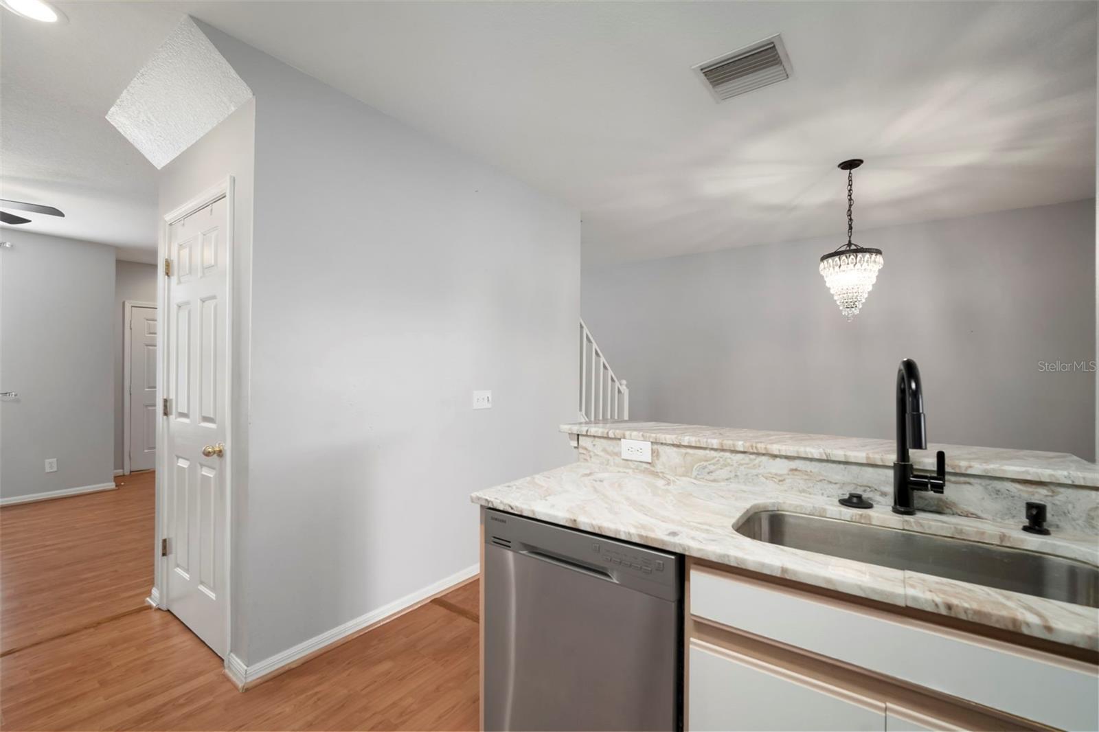 Image 15 of 41 For 1231 Charlesworth Drive