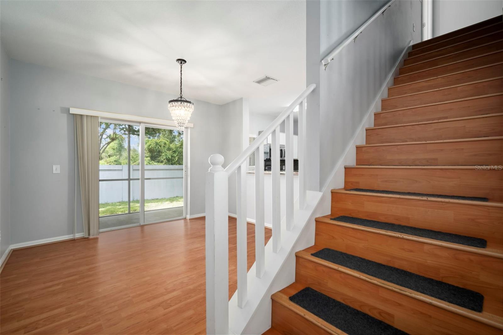 Image 21 of 41 For 1231 Charlesworth Drive