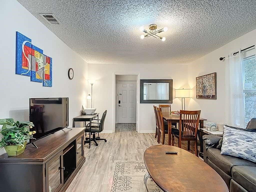 Image 10 of 39 For 2520 Saint John Street