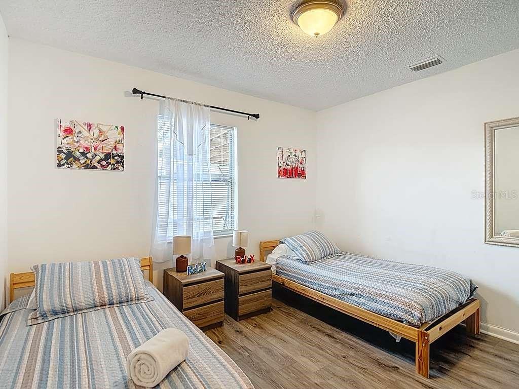 Image 13 of 39 For 2520 Saint John Street