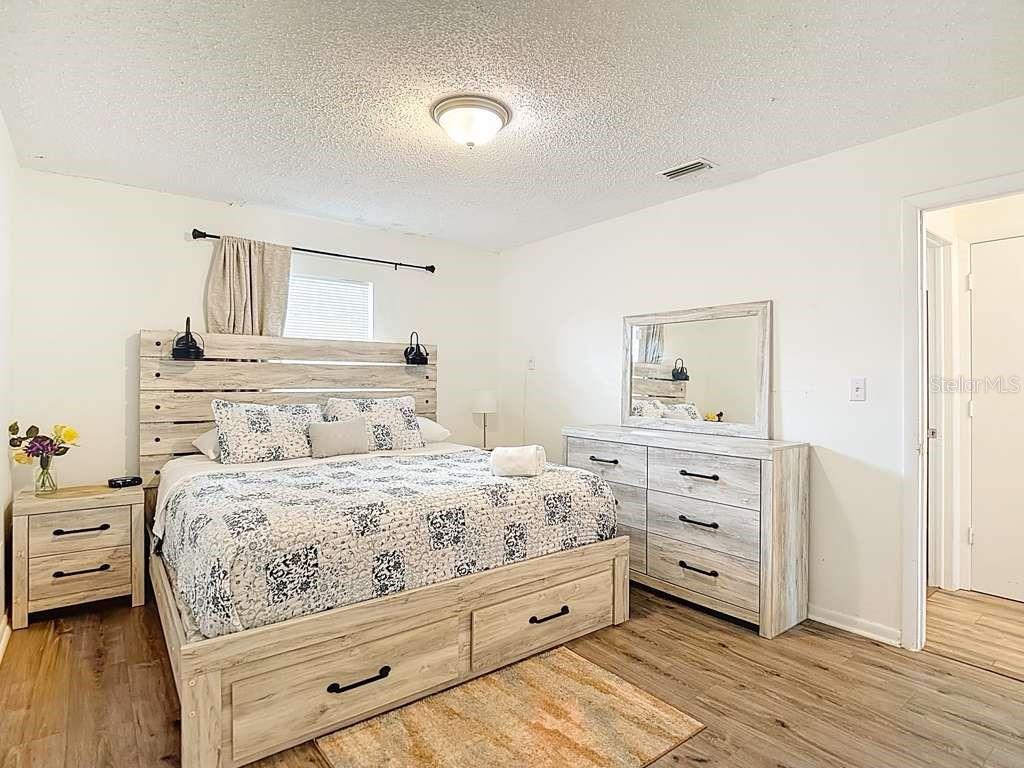 Image 15 of 39 For 2520 Saint John Street