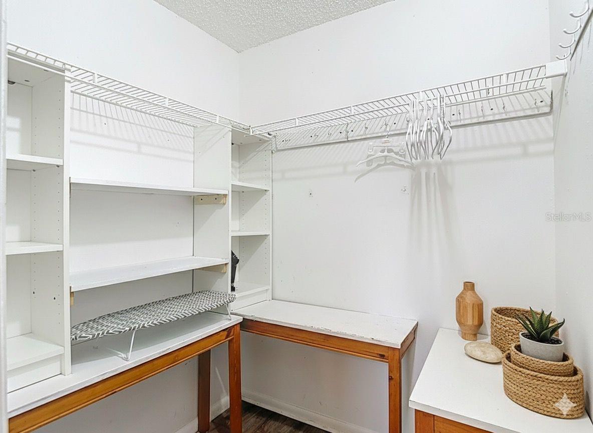 Image 17 of 39 For 2520 Saint John Street