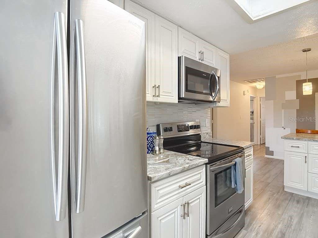 Image 5 of 39 For 2520 Saint John Street