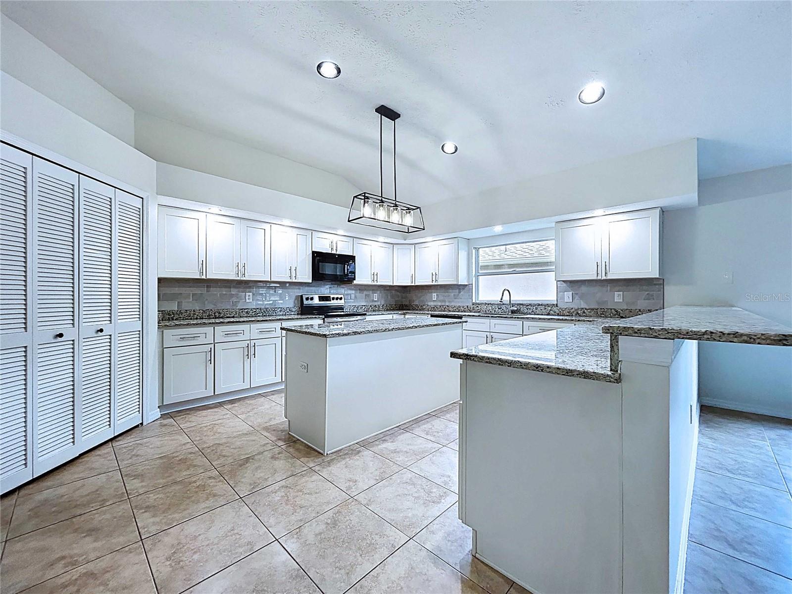 Image 21 of 99 For 17307 Lockwood Ridge Drive