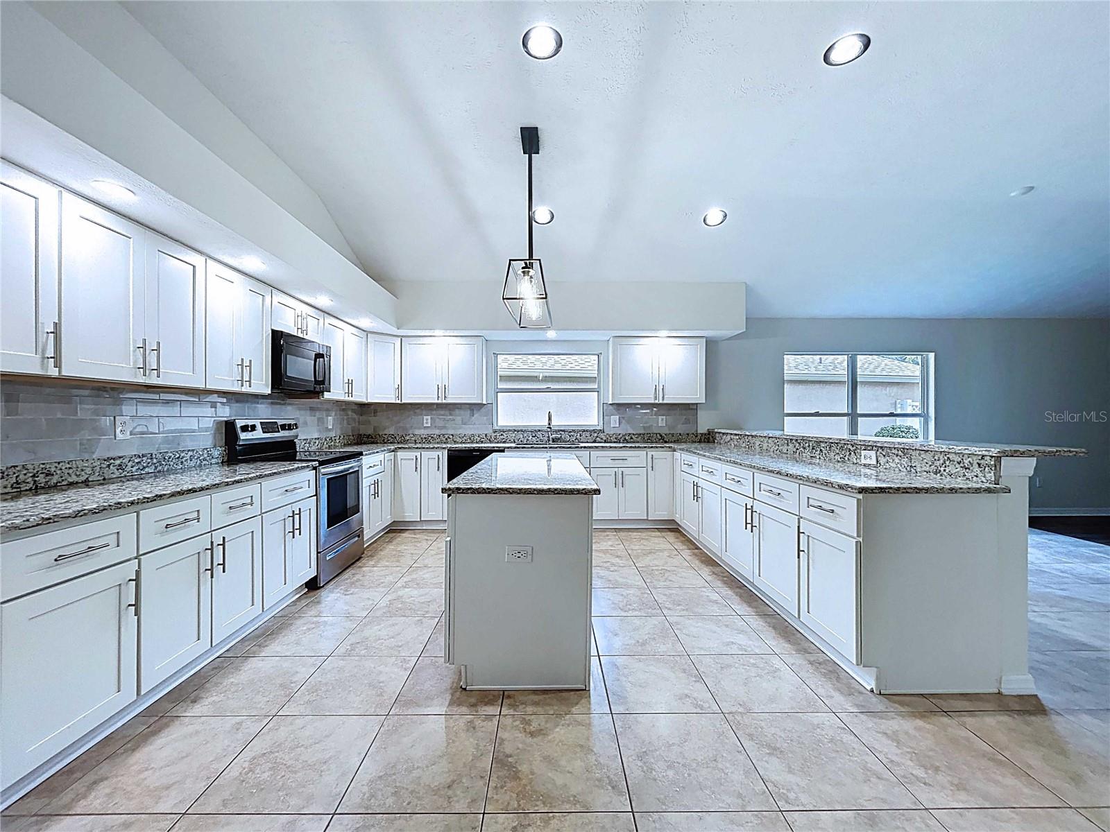 Image 22 of 99 For 17307 Lockwood Ridge Drive