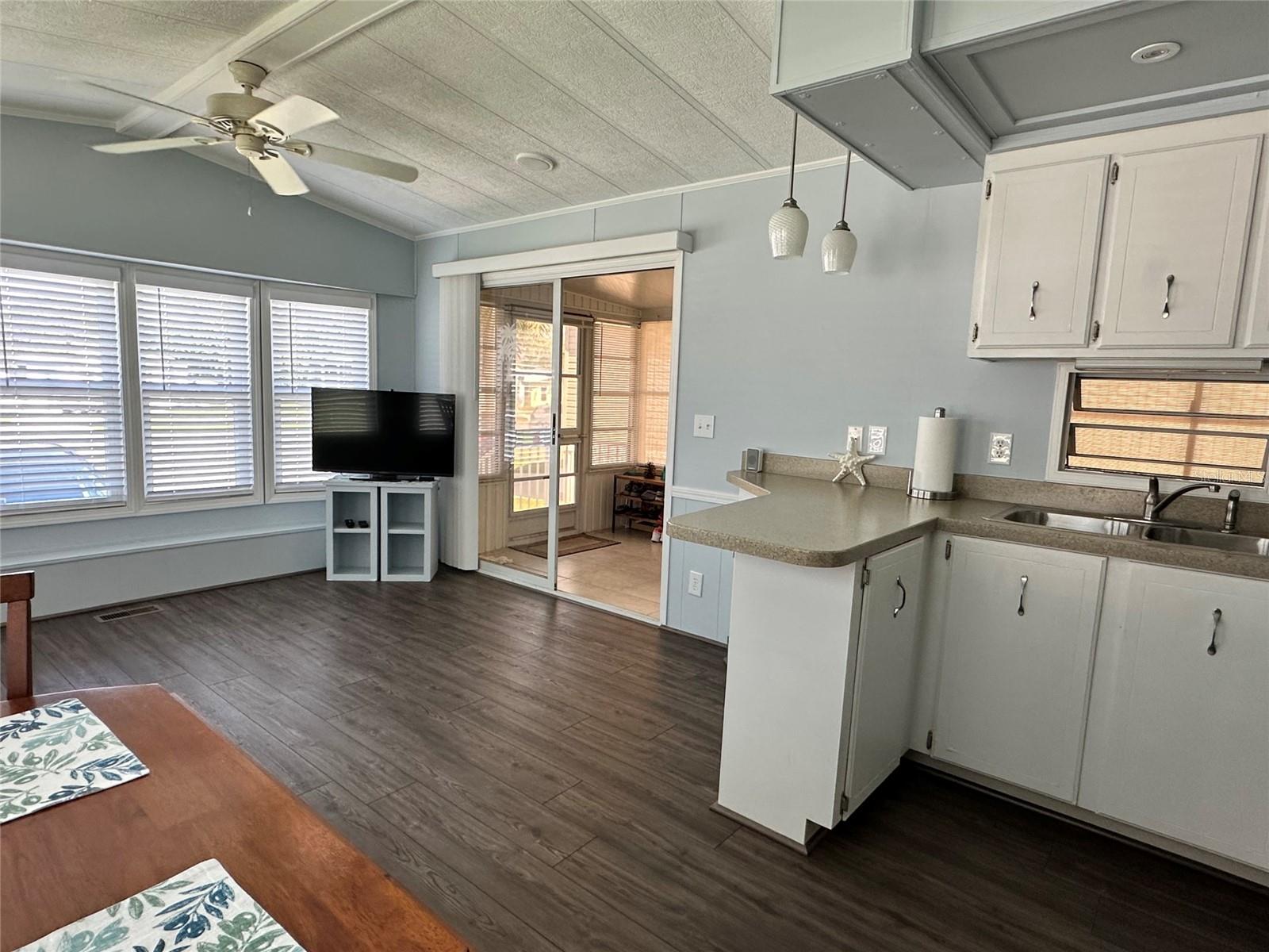 Image 10 of 22 For 54 Crown Point Drive