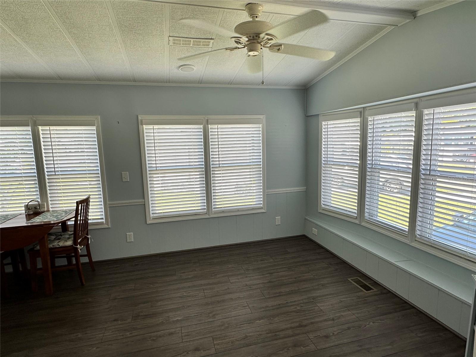 Image 8 of 22 For 54 Crown Point Drive