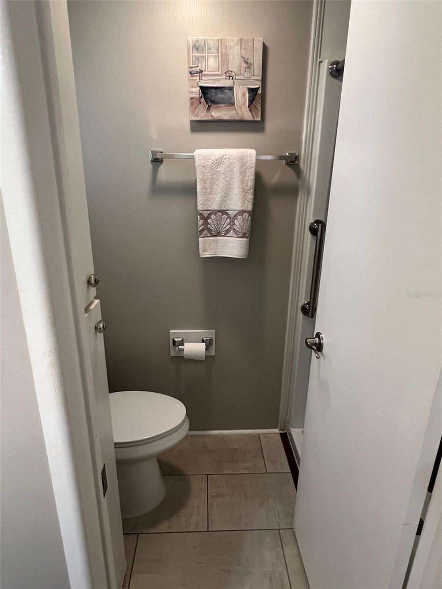 Image 28 of 31 For 41 Thatch Palm Street E 41