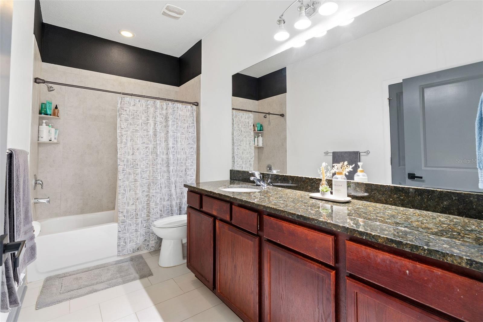 Image 22 of 42 For 7017 Briarhill Court