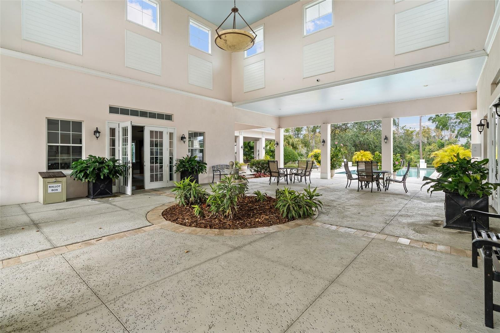 Image 28 of 42 For 7017 Briarhill Court