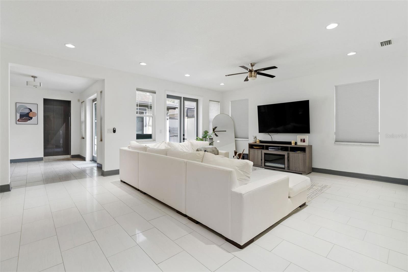 Image 4 of 42 For 7017 Briarhill Court