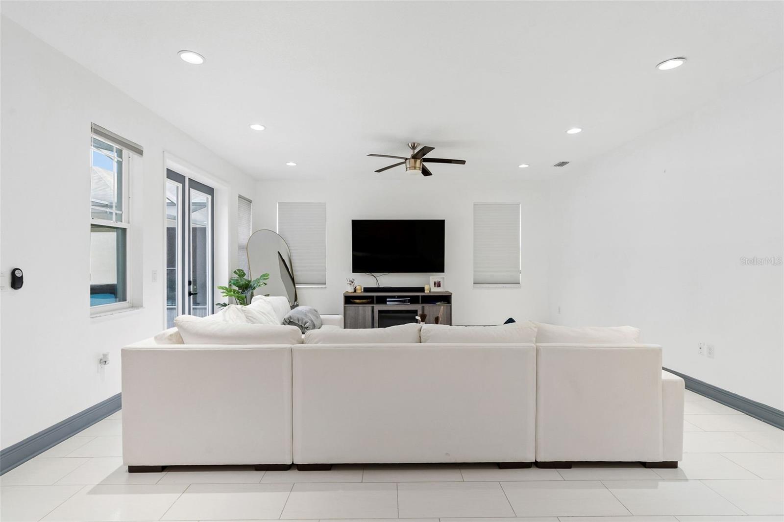 Image 9 of 42 For 7017 Briarhill Court