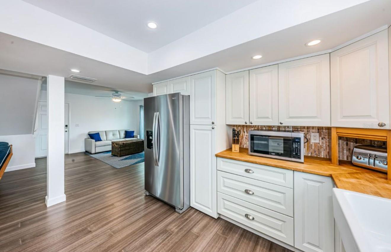 Image 17 of 37 For 8432 Gulf Boulevard