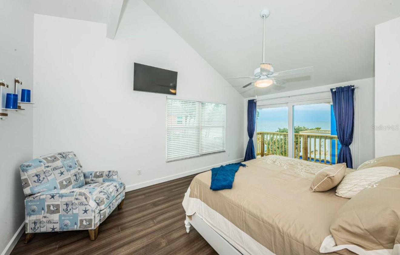 Image 26 of 37 For 8432 Gulf Boulevard