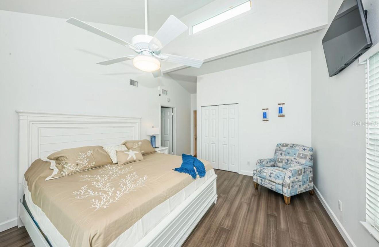 Image 27 of 37 For 8432 Gulf Boulevard