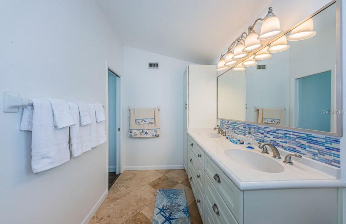 Image 29 of 37 For 8432 Gulf Boulevard