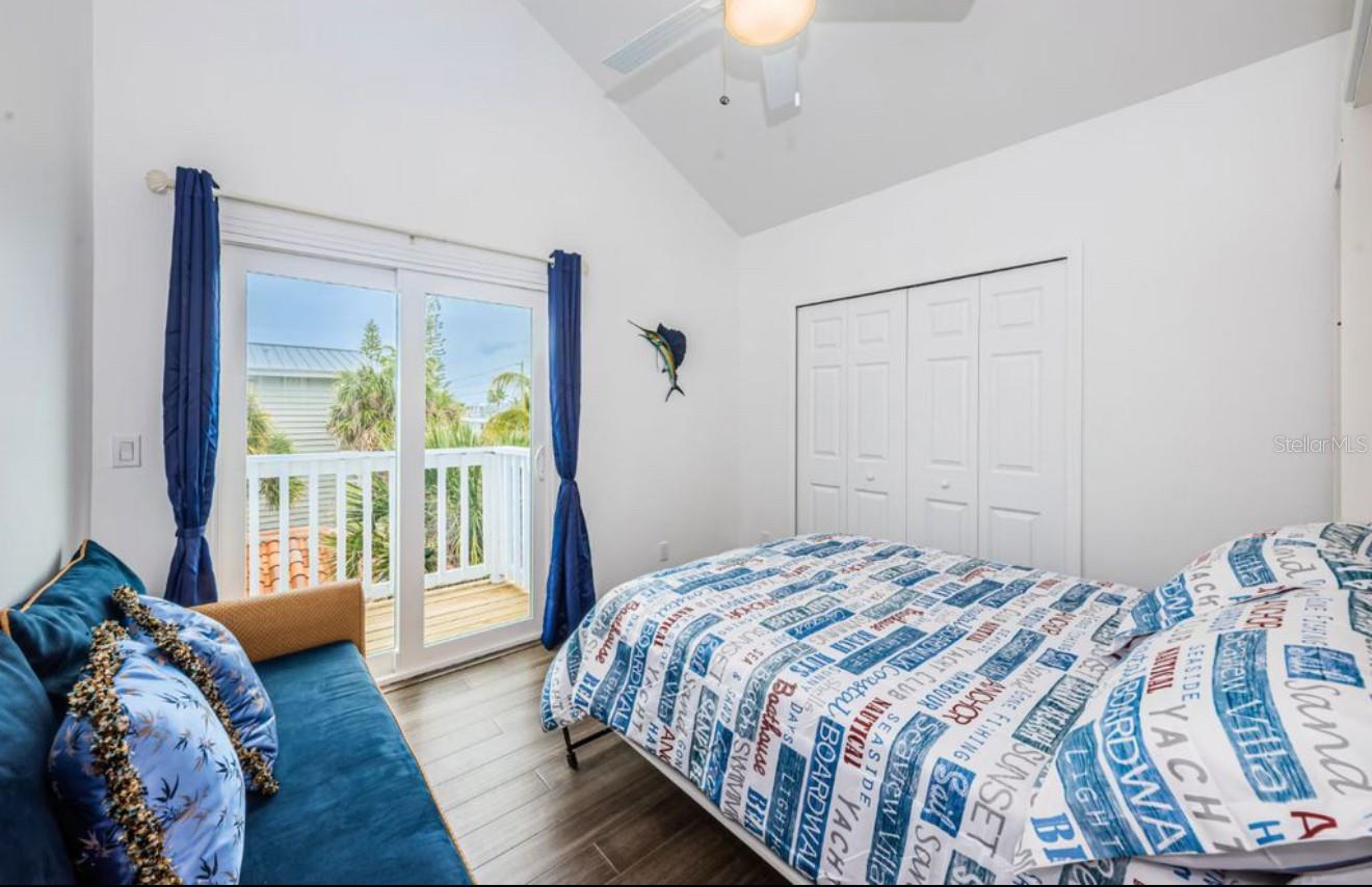 Image 32 of 37 For 8432 Gulf Boulevard