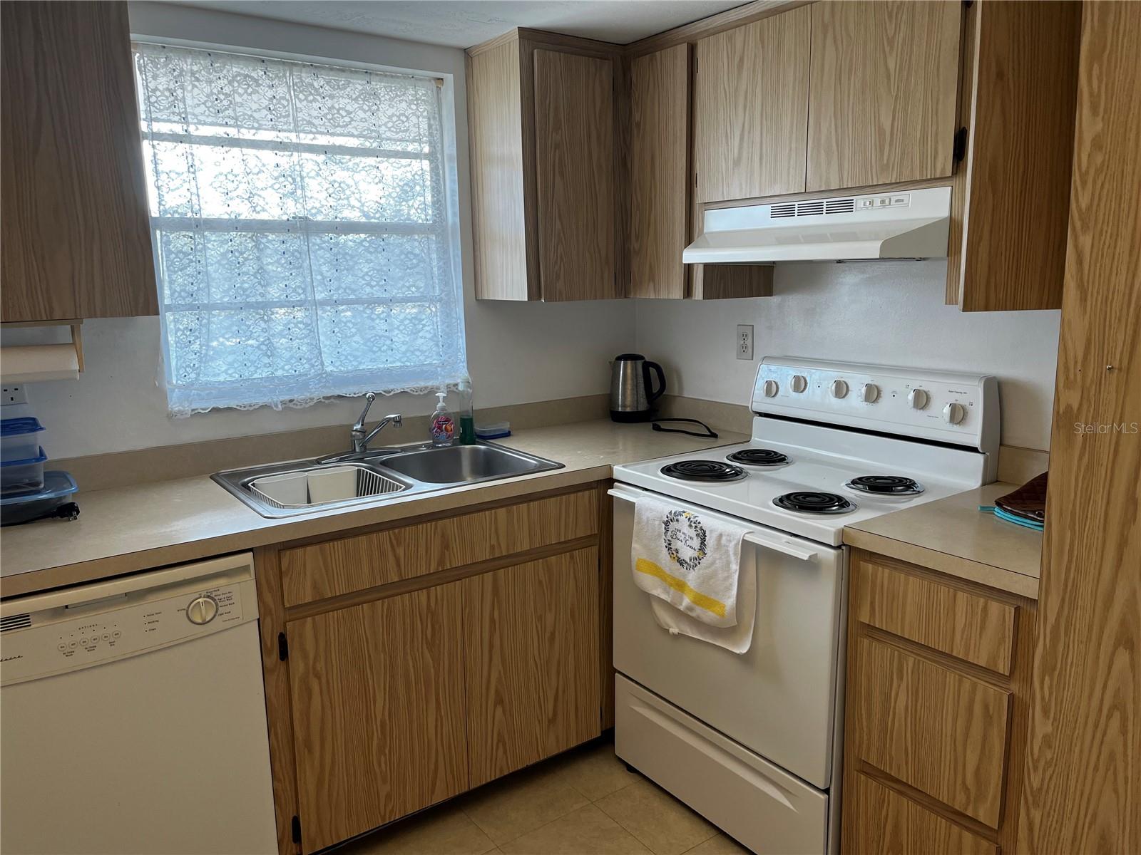 Image 5 of 11 For 9815 47th Avenue N 303