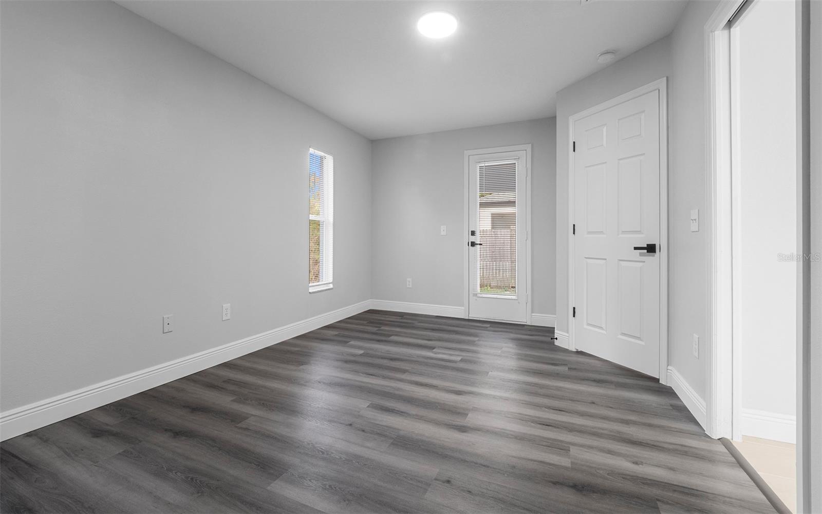 Image 24 of 30 For 212 2nd Avenue Se