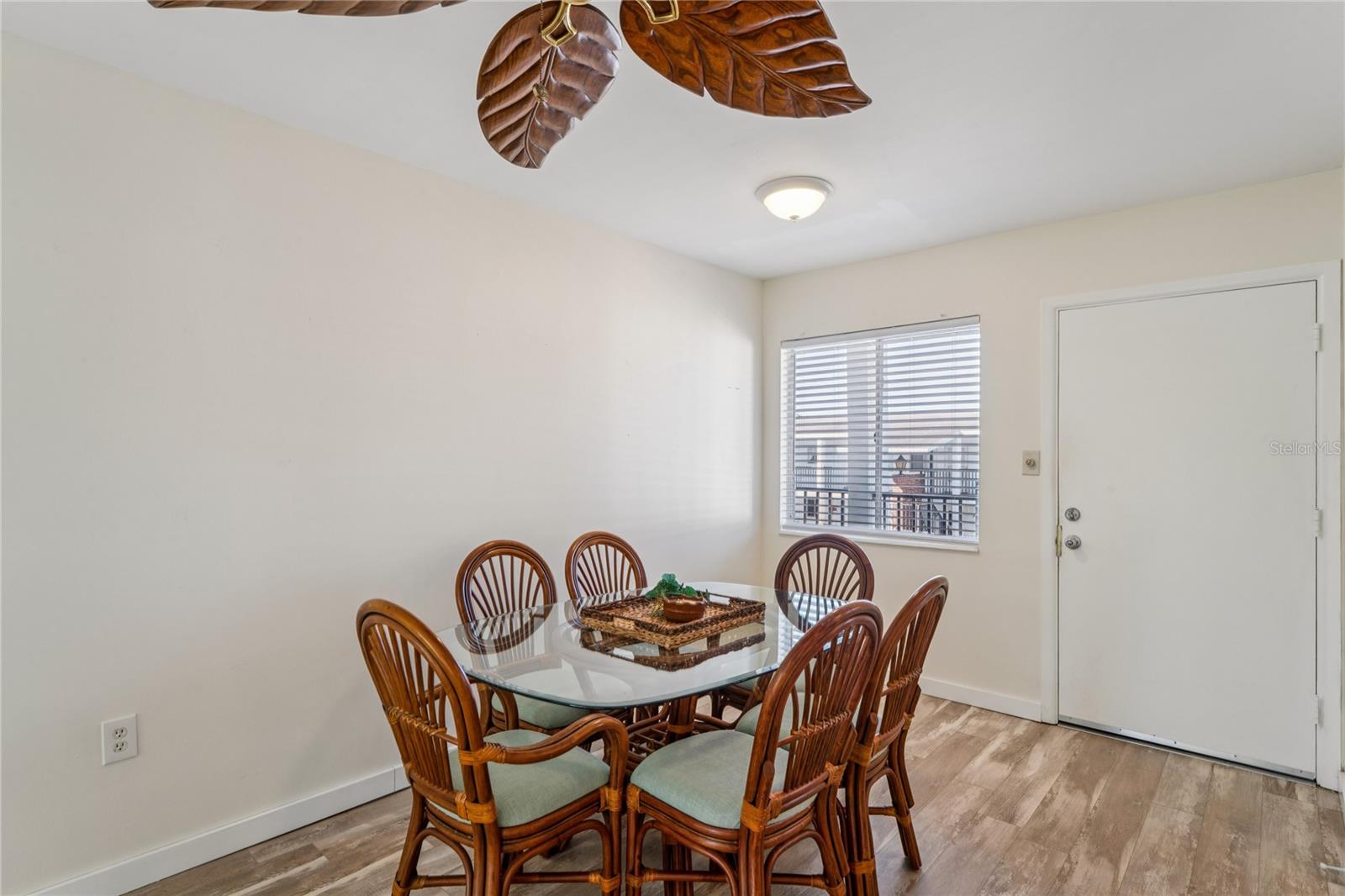 Image 16 of 36 For 5873 Palm Lane B33