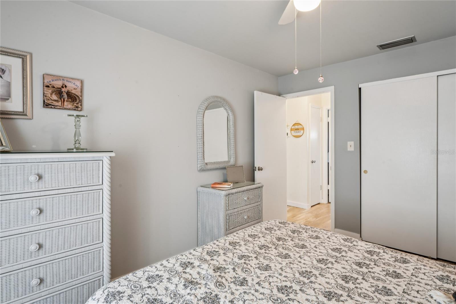 Image 19 of 36 For 5873 Palm Lane B33