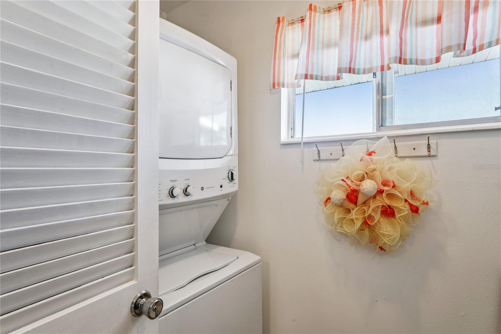 Image 26 of 36 For 5873 Palm Lane B33