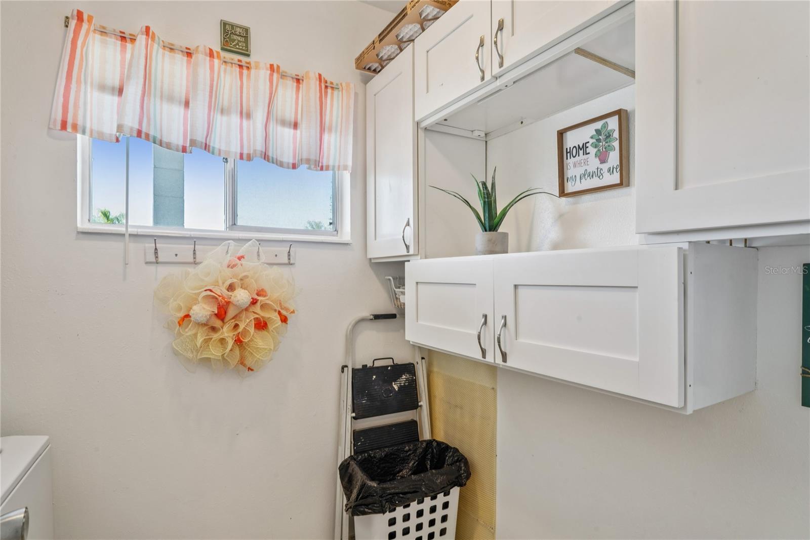 Image 27 of 36 For 5873 Palm Lane B33