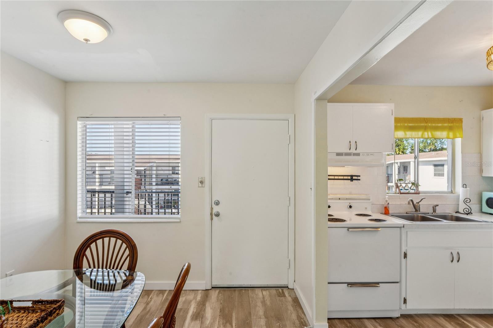 Image 8 of 36 For 5873 Palm Lane B33