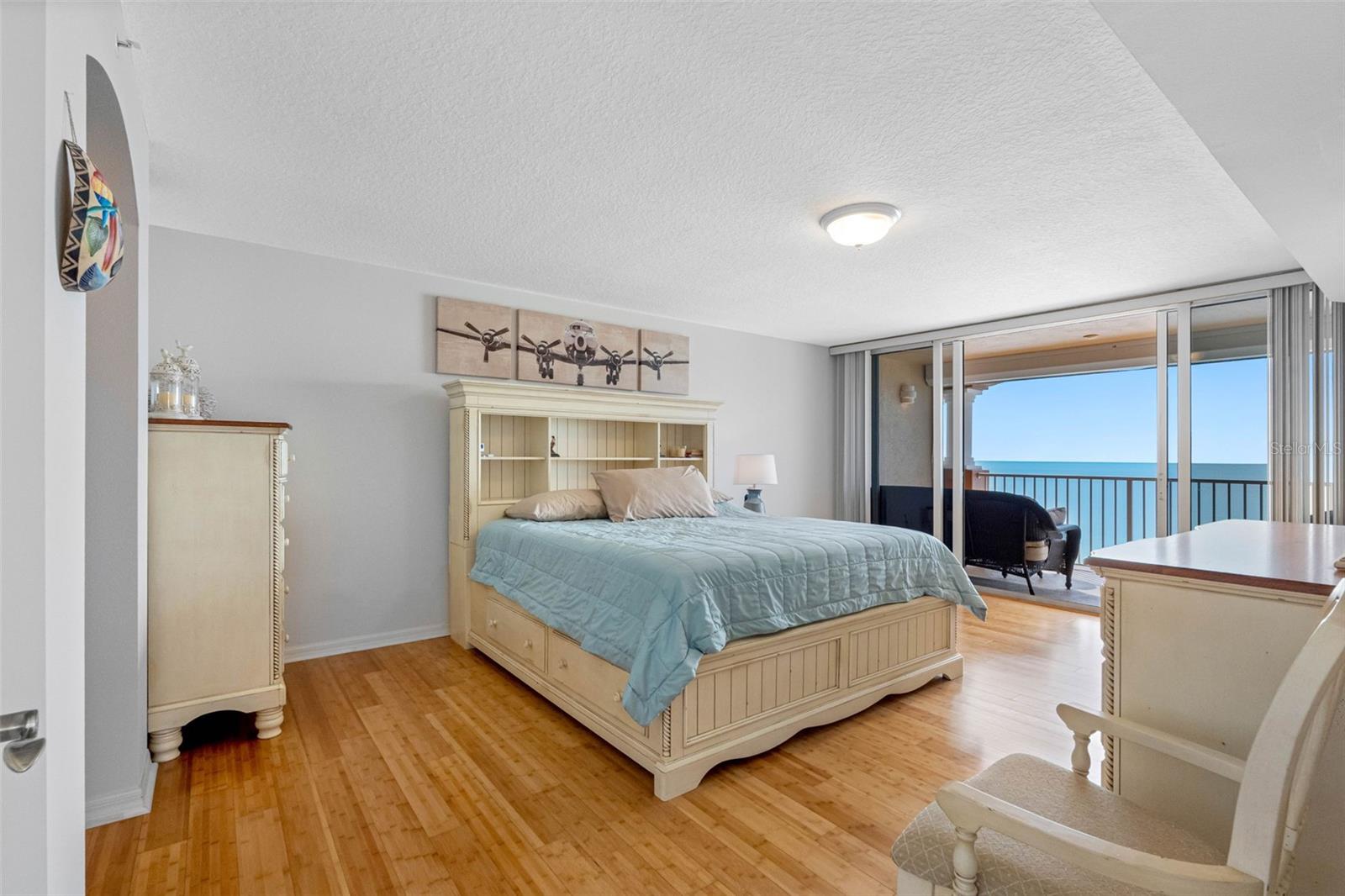 Image 12 of 40 For 16326 Gulf Boulevard 510