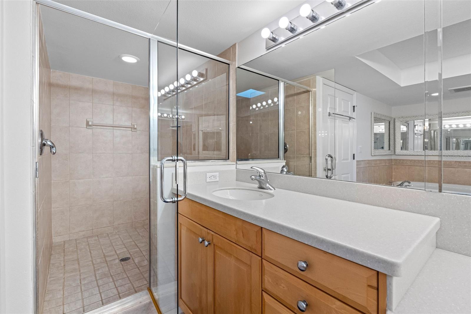 Image 15 of 40 For 16326 Gulf Boulevard 510