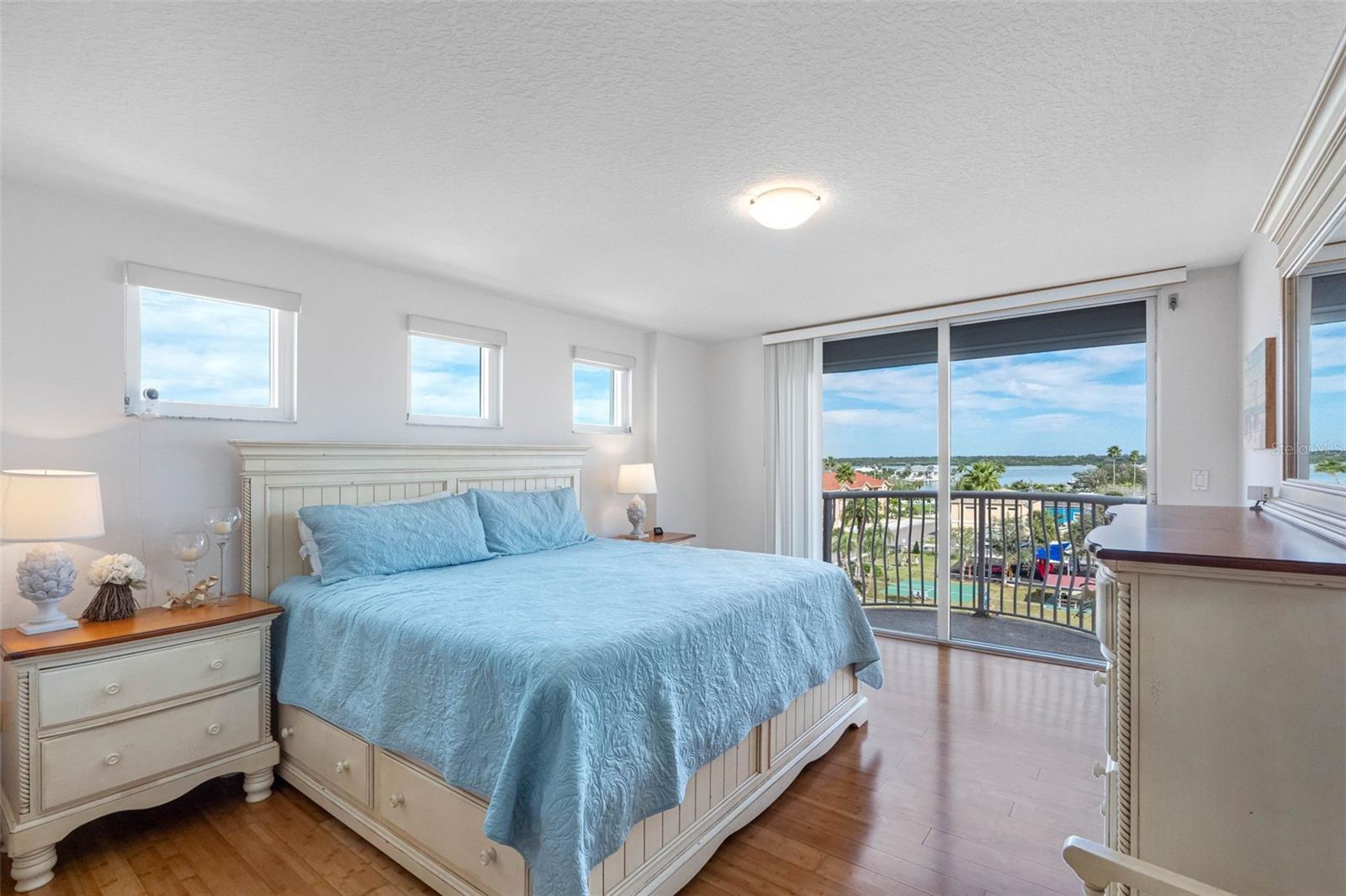 Image 18 of 40 For 16326 Gulf Boulevard 510