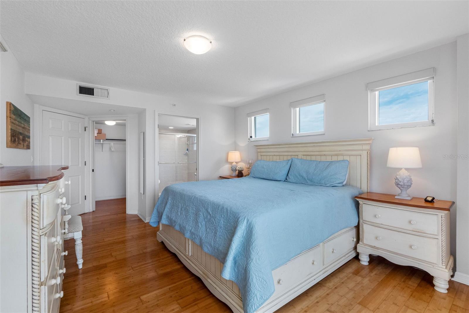 Image 19 of 40 For 16326 Gulf Boulevard 510