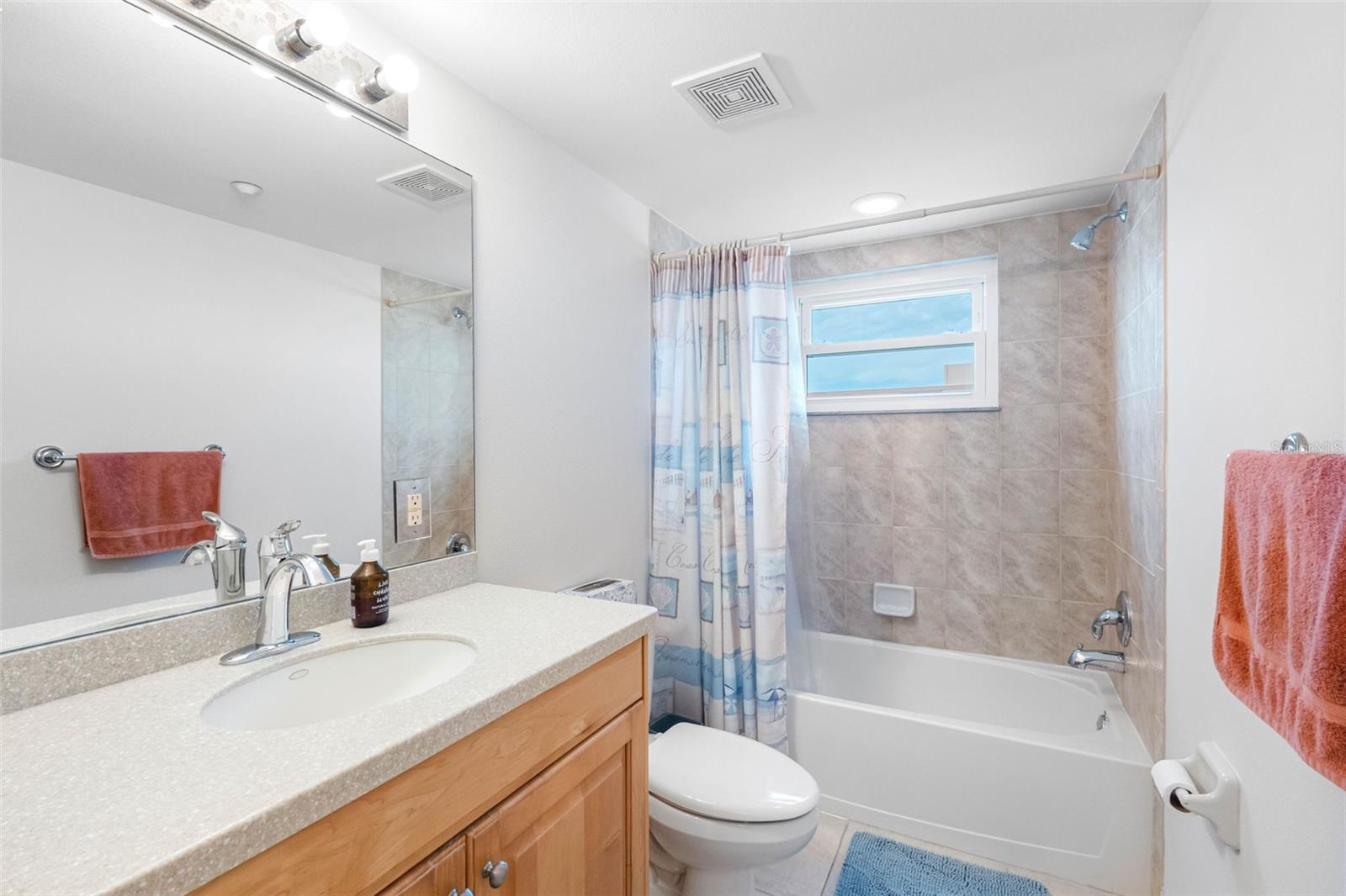 Image 23 of 40 For 16326 Gulf Boulevard 510