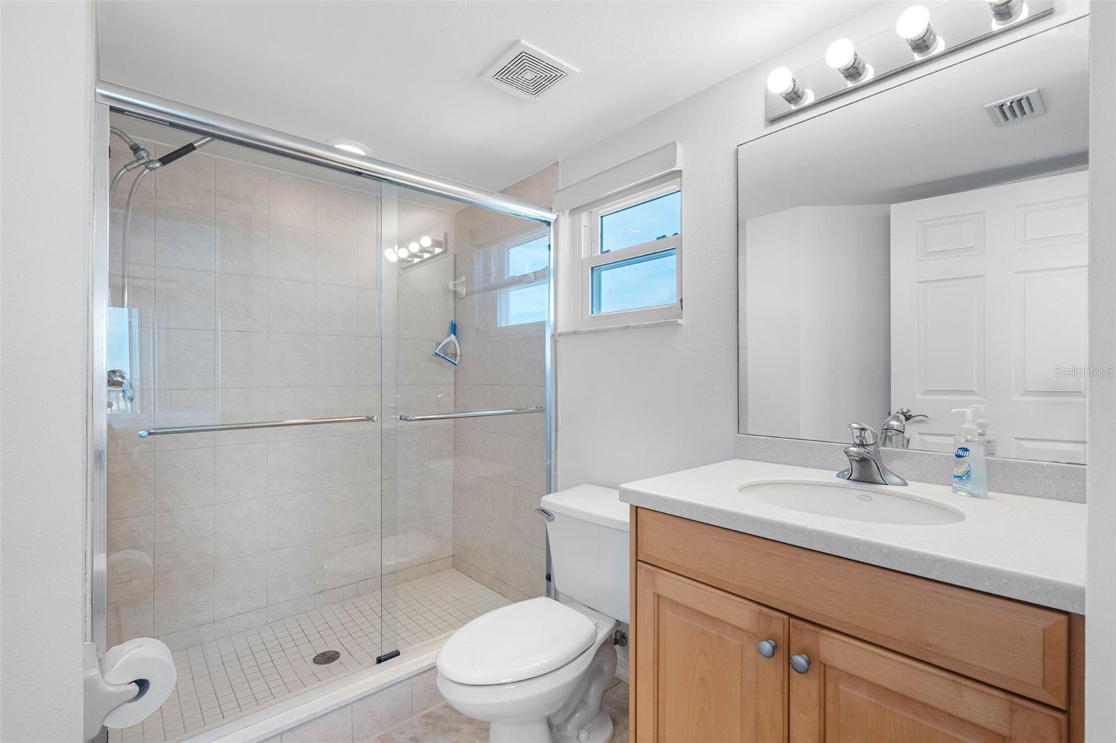 Image 24 of 40 For 16326 Gulf Boulevard 510