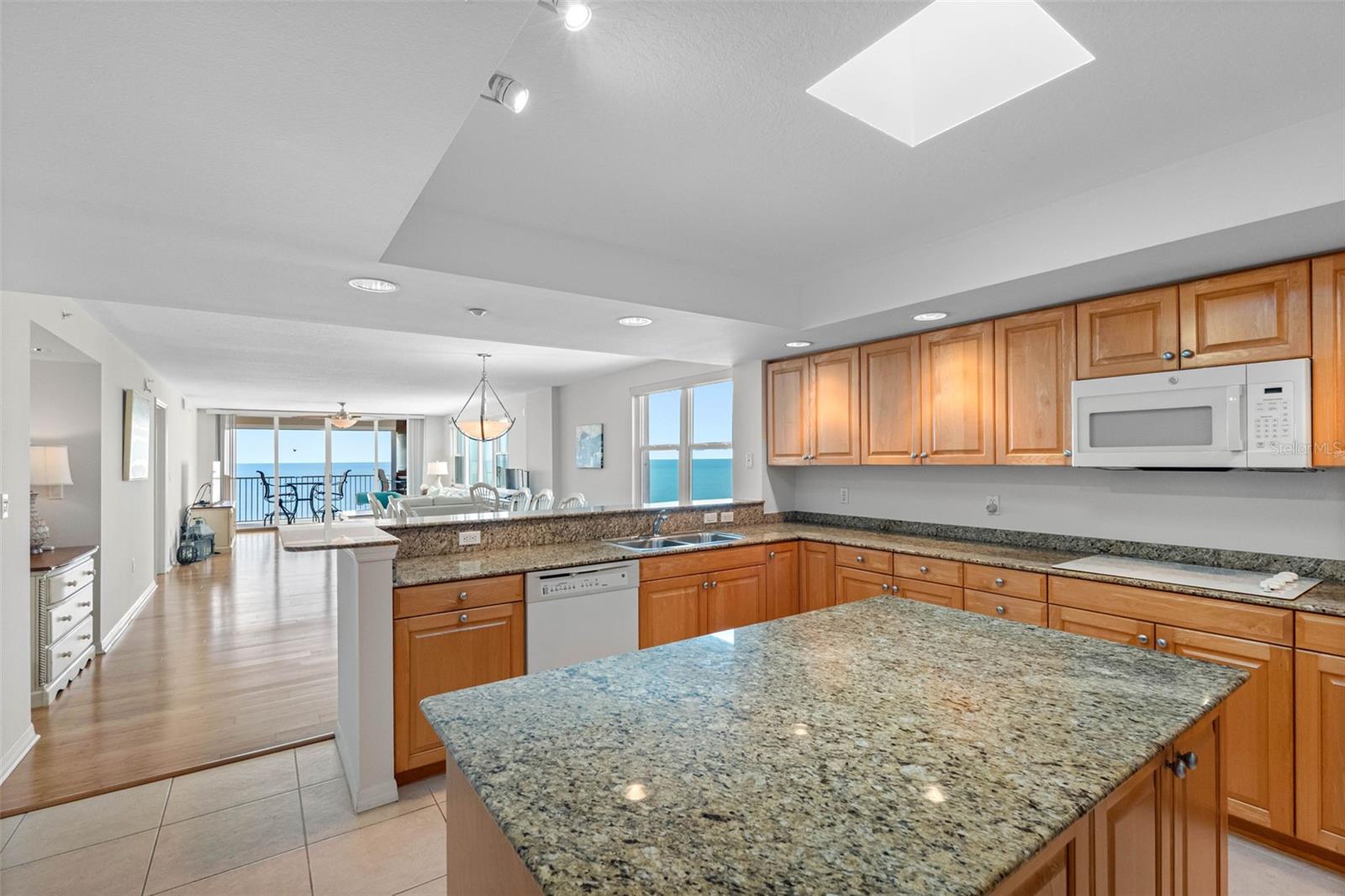 Image 7 of 40 For 16326 Gulf Boulevard 510