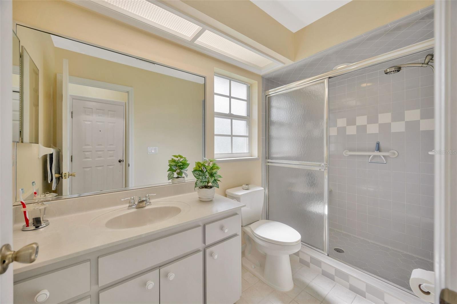 Image 11 of 20 For 37157 Foxrun Place