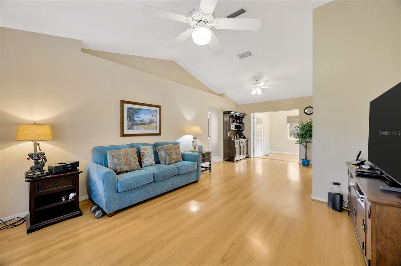 Image 4 of 20 For 37157 Foxrun Place