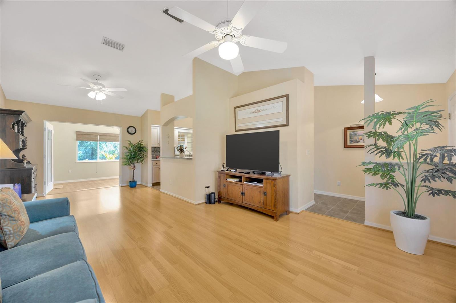 Image 5 of 20 For 37157 Foxrun Place