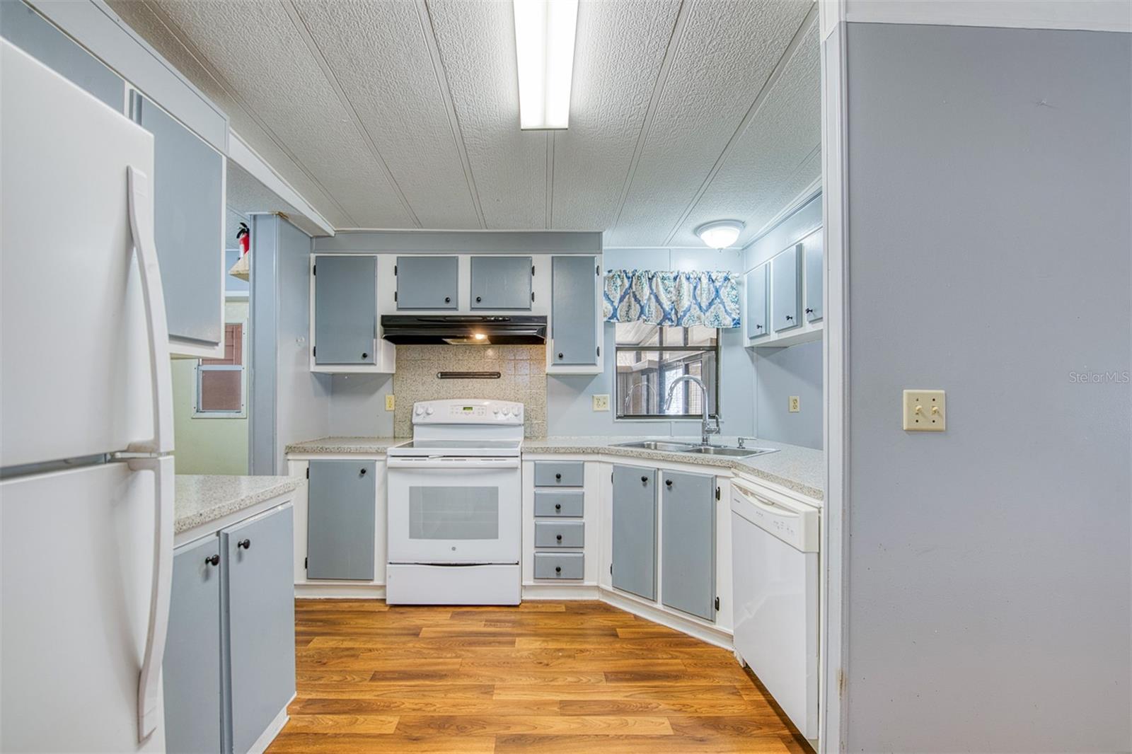 Image 10 of 42 For 283 Pelican Drive N