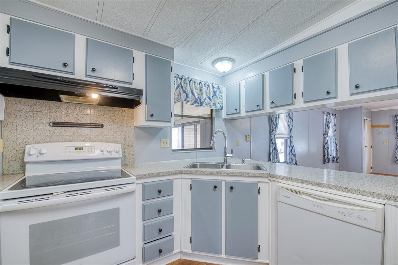 Image 3 of 42 For 283 Pelican Drive N