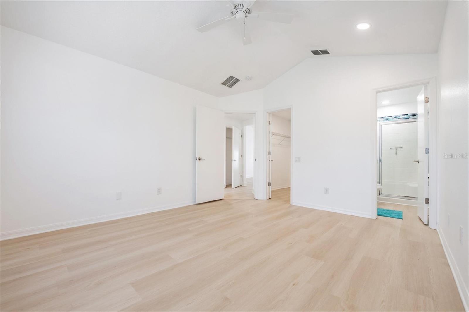 Image 23 of 45 For 4208 Pine Isle Drive