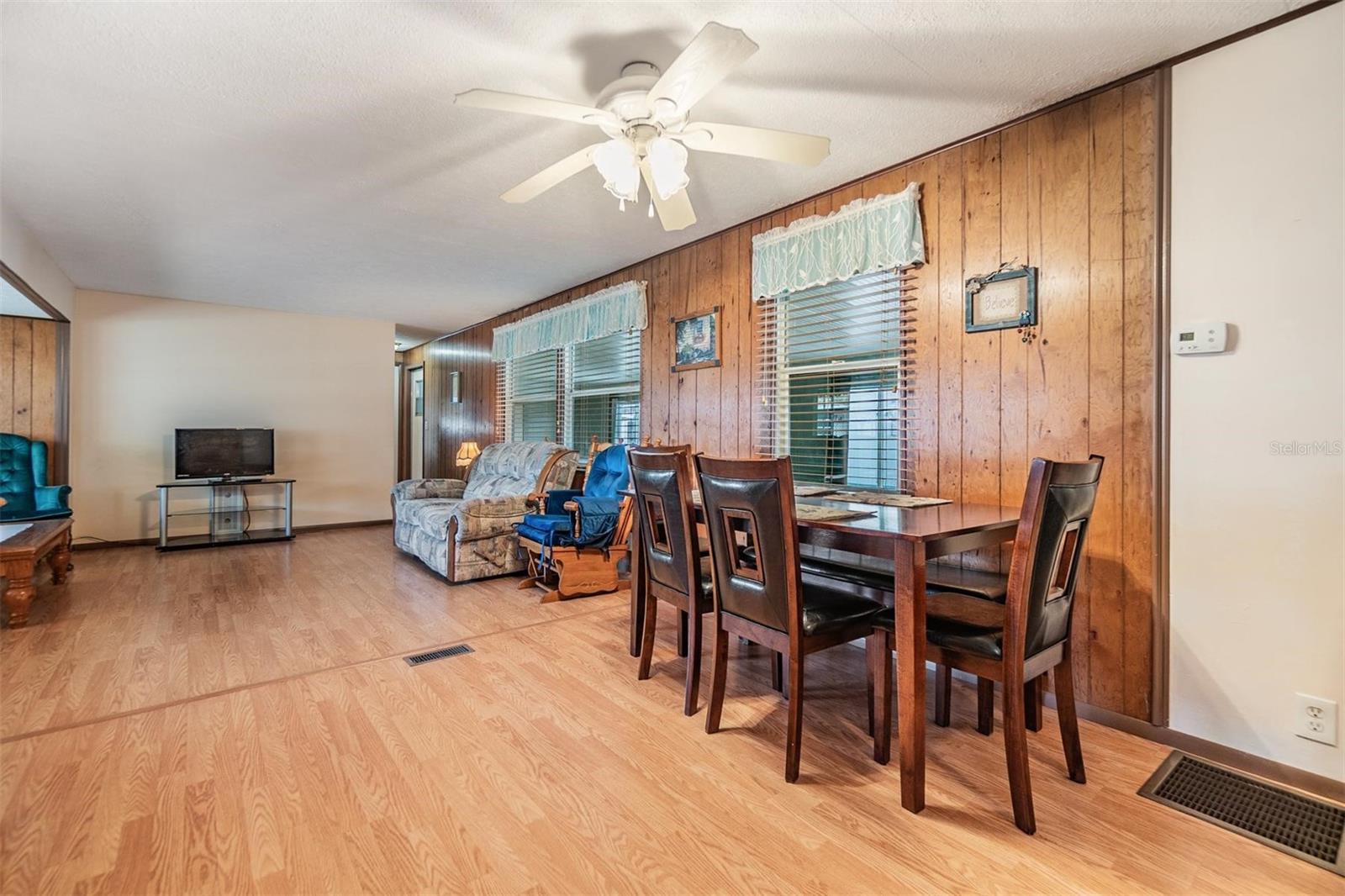 Image 12 of 57 For 37015 Sandra Avenue