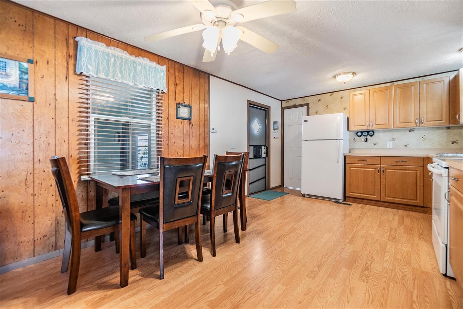 Image 13 of 57 For 37015 Sandra Avenue