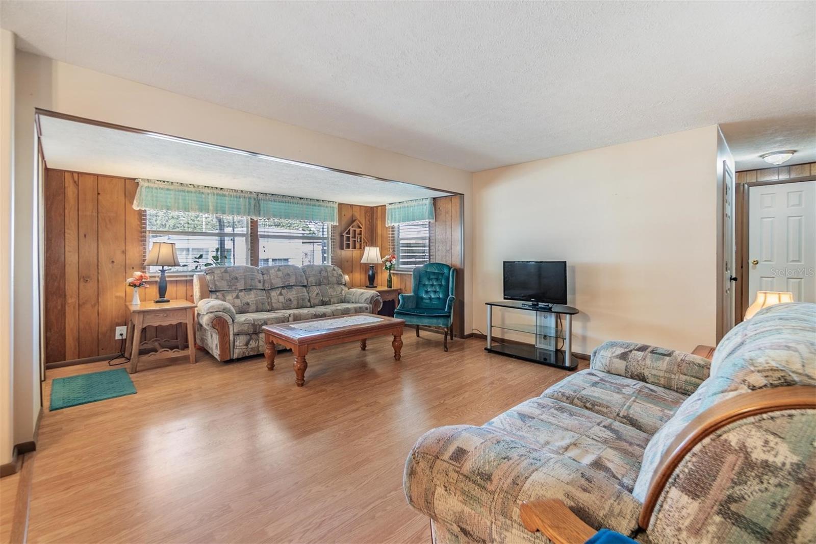 Image 14 of 57 For 37015 Sandra Avenue