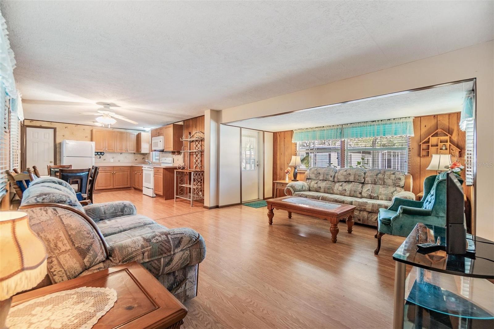 Image 16 of 57 For 37015 Sandra Avenue