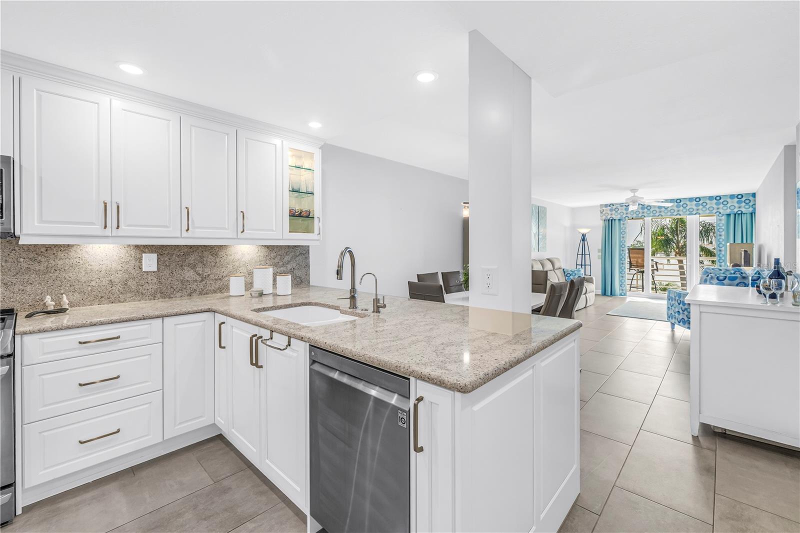 Image 12 of 41 For 6001 Bahia Del Mar Circle 328