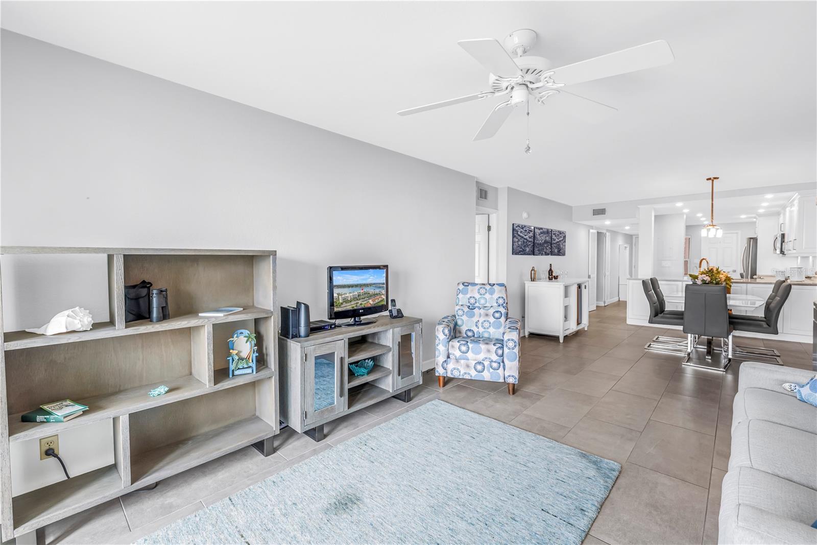 Image 17 of 41 For 6001 Bahia Del Mar Circle 328