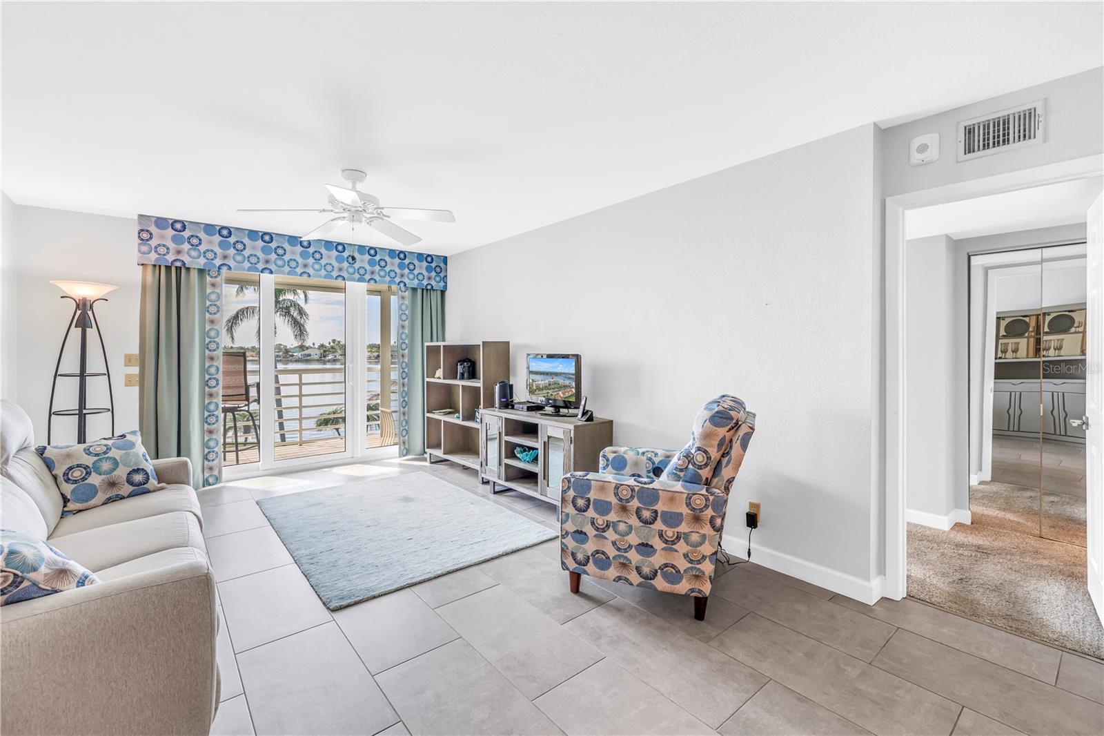 Image 18 of 41 For 6001 Bahia Del Mar Circle 328