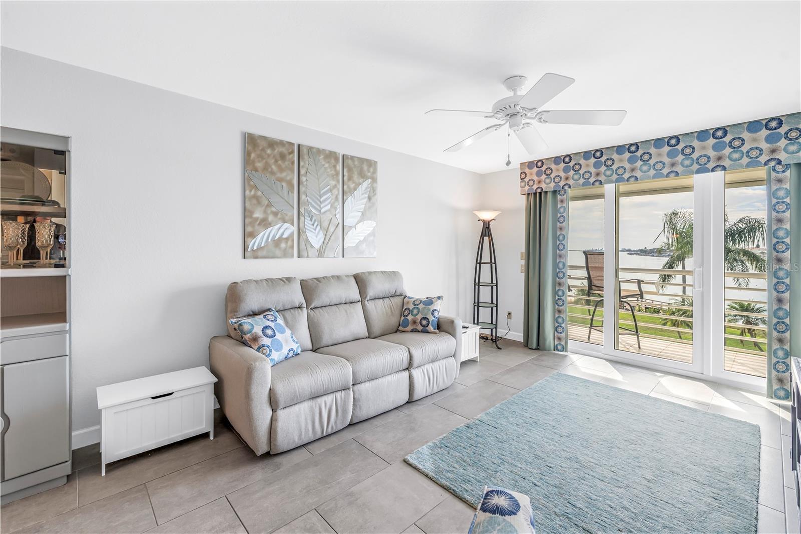 Image 19 of 41 For 6001 Bahia Del Mar Circle 328