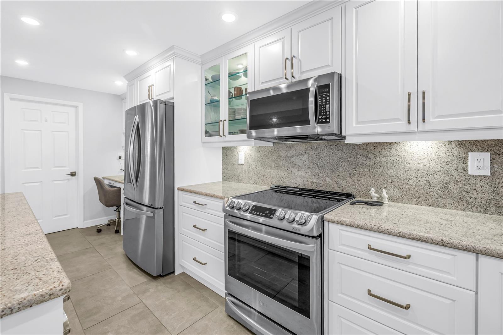 Image 6 of 41 For 6001 Bahia Del Mar Circle 328